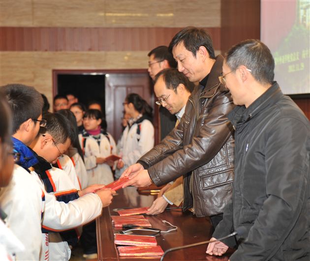 青春与信念同行——记棠外党总支第十期业余党校党课学习