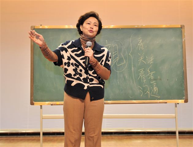 感动心灵 亲子沟通——记“文化成都 幸福蓉城—科学家教进万家”棠外专题讲座