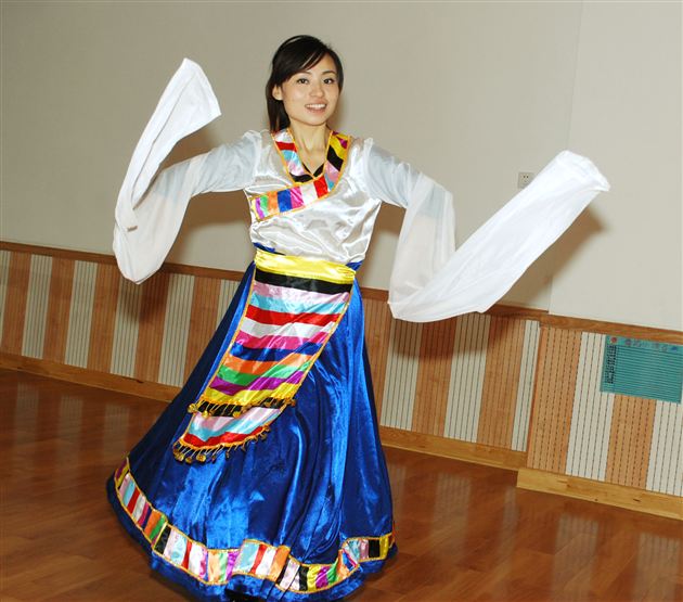 棠中外语学校实验幼稚园举行全园教职工保、教技能大比武