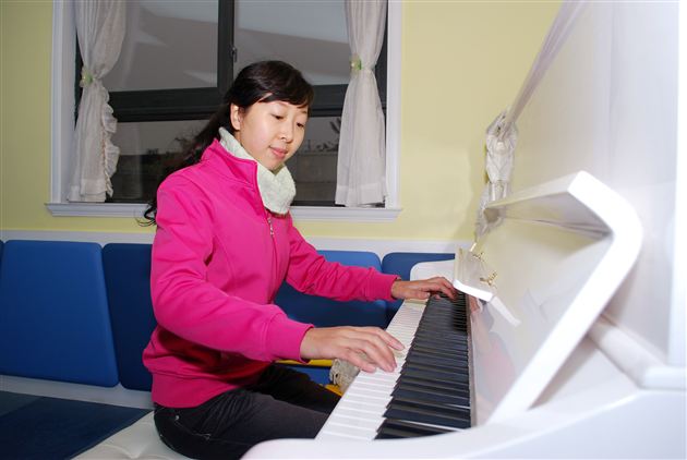 棠中外语学校实验幼稚园举行全园教职工保、教技能大比武