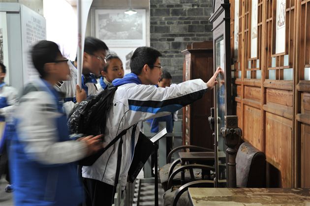 重温历史 开创未来——棠中外语学校初2012级纪念一二•九运动之建川行