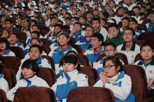 多彩青春 唱响棠外——记棠外初2011级纪念“12.9”爱国学生运动合唱比赛