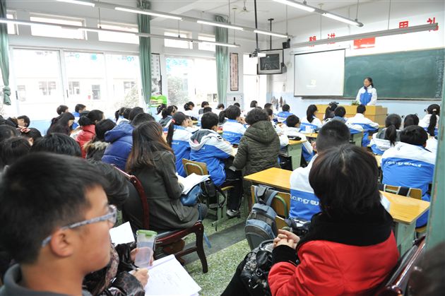 初2012级修身班会课研讨活动召开