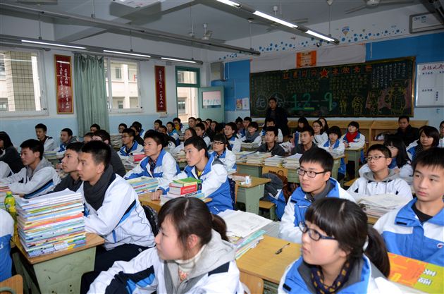 棠中外语学校高2012级修身班会课研讨活动 