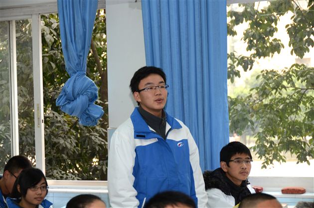 棠外高中部修身班会课研究室开展高2012级修身班会课研讨活动