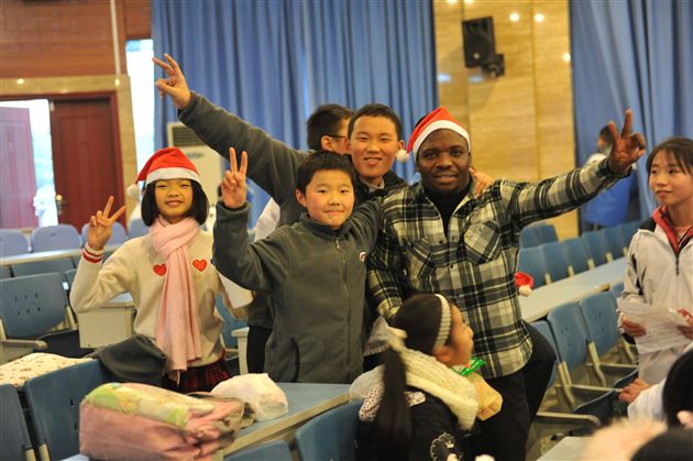 棠中外语学校初2012级英语特色A班圣诞节活动报告