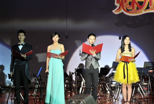 校园舞台青春联动 魅力棠外风采尽现——记棠中外语学校2013年新年文艺联欢晚会