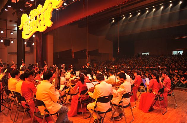 校园舞台青春联动 魅力棠外风采尽现——记棠中外语学校2013年新年文艺联欢晚会