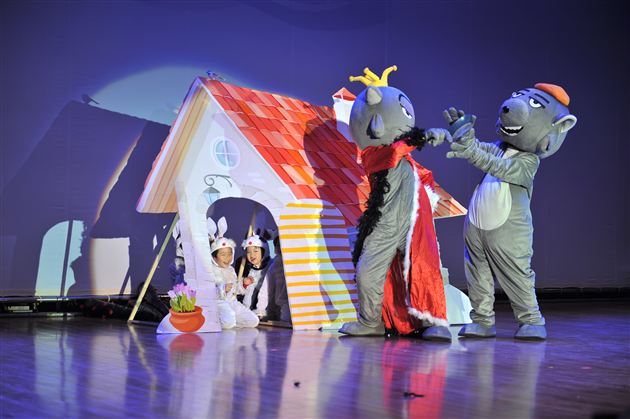 校园舞台青春联动 魅力棠外风采尽现——记棠中外语学校2013年新年文艺联欢晚会