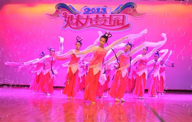 校园舞台青春联动 魅力棠外风采尽现——记棠中外语学校2013年新年文艺联欢晚会
