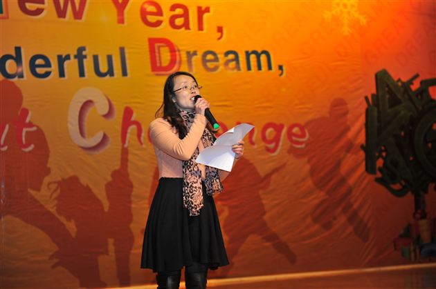 展示英语特色 舞动多彩青春——记棠中外语学校高2012级英语文化节汇报演出