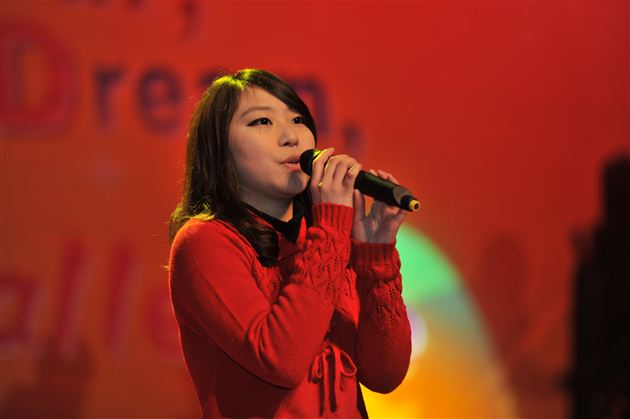 展示英语特色 舞动多彩青春——记棠中外语学校高2012级英语文化节汇报演出