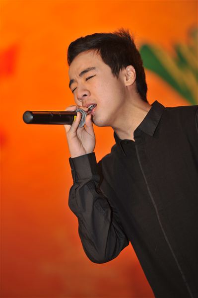 展示英语特色 舞动多彩青春——记棠中外语学校高2012级英语文化节汇报演出