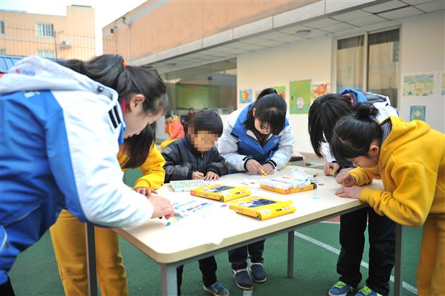 棠外师生与成都市未成年人救助保护中心开展主题志愿服务活动