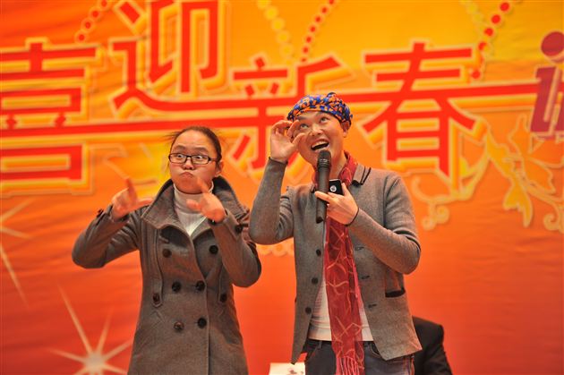 棠中外语学校隆重举行2013教职工新年联欢会