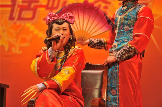 棠中外语学校隆重举行2013教职工新年联欢会