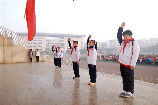 棠外附小隆重举行2012—2013学年度下期开学典礼