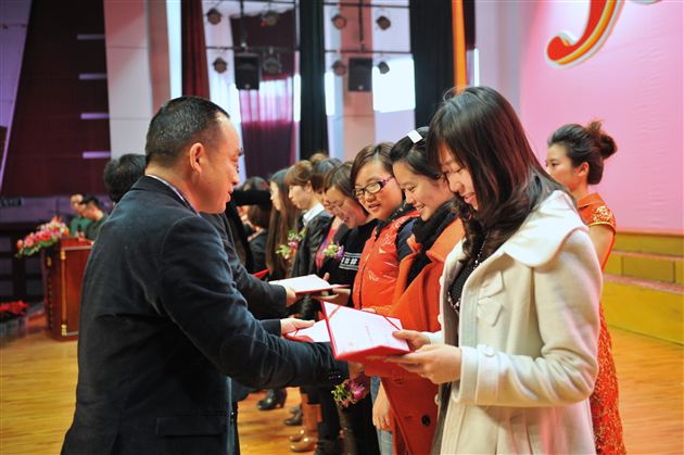 棠外隆重召开庆祝“三八”国际劳动妇女节103周年暨表彰大会