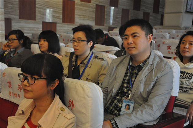 棠中外语学校初中部第二次修身班会课专题研讨会圆满完成