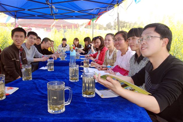 踏寻春之韵，感受党之恩——棠外附小党支部活动纪实