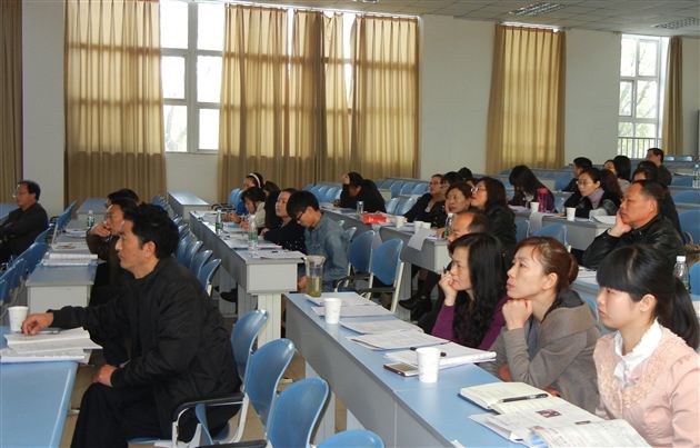 棠外左晓华老师受邀做初中政治2013年中考复习应对策略讲座