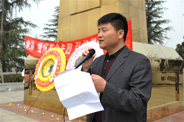 棠中外语学校初2012级“缅怀革命先烈，弘扬民族精神”社会实践活动
