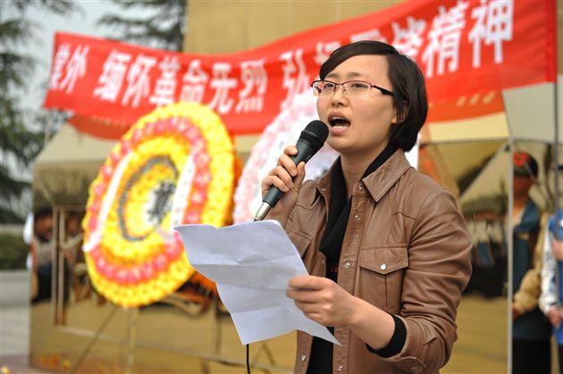 棠中外语学校初2012级“缅怀革命先烈，弘扬民族精神”社会实践活动