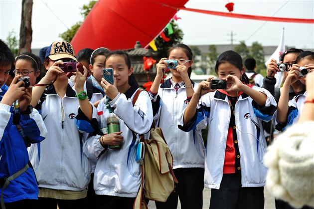 棠中外语学校初2012级“缅怀革命先烈，弘扬民族精神”社会实践活动