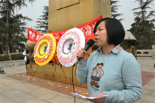 棠中外语学校初2012级“缅怀革命先烈，弘扬民族精神”社会实践活动