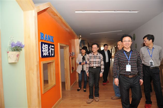 巴中市政府考察团到棠外参观考察