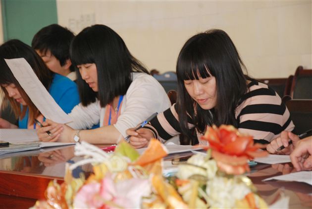 双流县小学英语教研员尚梅林老师指导棠外附小英语组教研活动