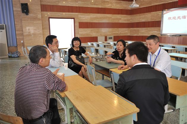 “2013成都市通用技术学科教研活动”在棠中外语学校举行