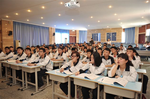 “2013成都市通用技术学科教研活动”在棠中外语学校举行