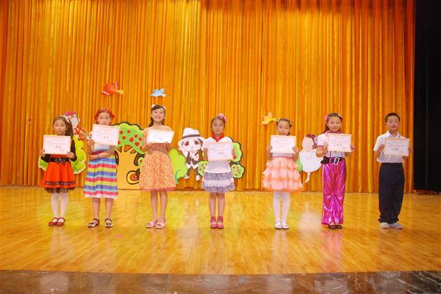 故事演讲显风采  明礼行孝记心海