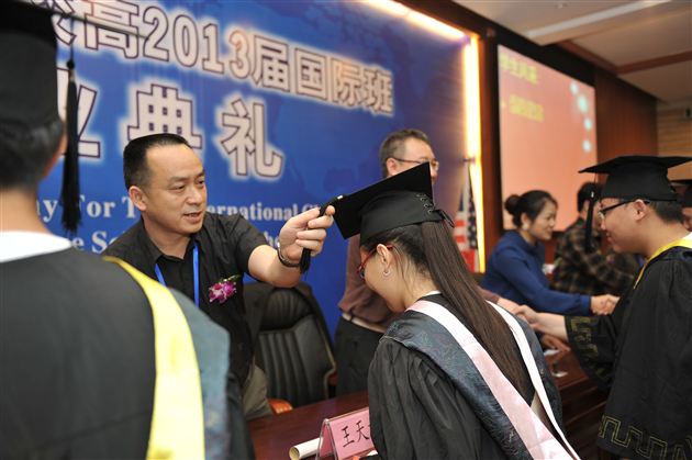 棠中外语学校隆重举行高2010级国际班毕业典礼