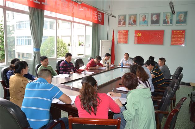 棠中外语学校开展高2011级修身班会课研讨活动
