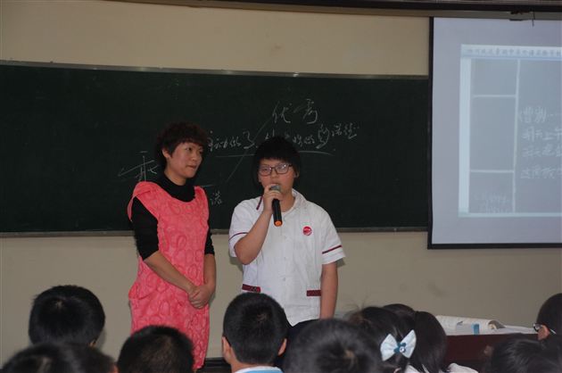 示范上“常态”  借班也精彩——记棠外省级课题组督导翠外修身班会课研讨活动