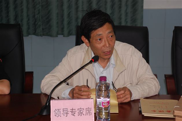 示范上“常态”  借班也精彩——记棠外省级课题组督导翠外修身班会课研讨活动