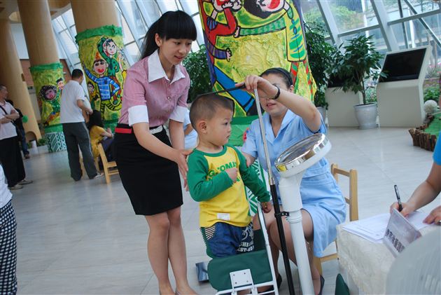 棠外实验幼稚园举行“欢庆六一”社区、幼稚园亲子联谊活动