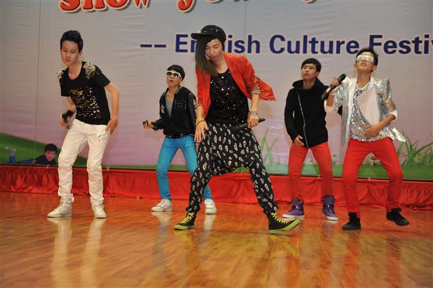 light your passion, show your youth!——记棠中外语学校初中部英语活动月晚会