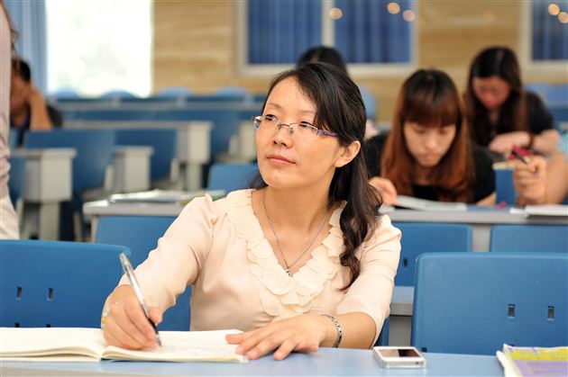 成都七中、棠中外语学校与棠湖中学联合开展高中英语课题研讨活动