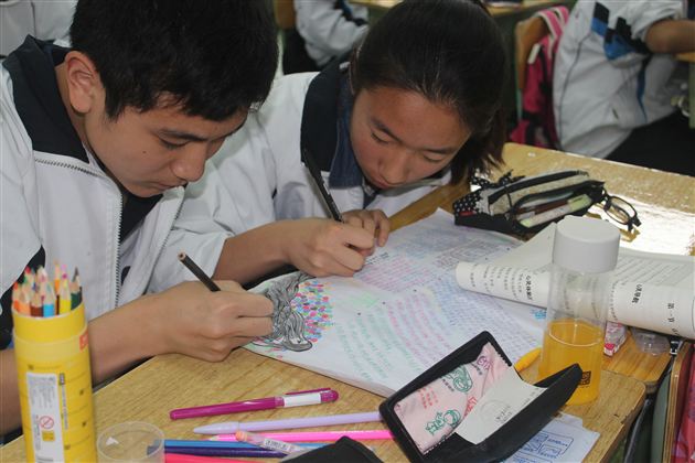 关注健康，关爱心灵——记棠中外语学校初2012级“5.25”心理手抄报比赛活动