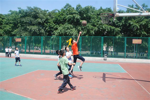 展现对抗实力  体现拼搏精神——棠外附小举行班级篮球对抗赛