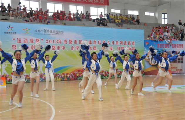 棠外啦啦操班参加“运动成都2013年成都市优秀体育后备人才系列选拔赛暨‘体彩杯’”获三项冠军