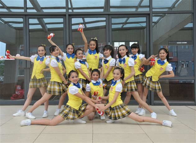 棠外啦啦操班参加“运动成都2013年成都市优秀体育后备人才系列选拔赛暨‘体彩杯’”获三项冠军