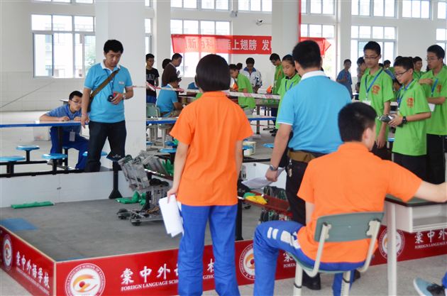 棠外参加“第十一届四川省青少年机器人创新实践活动”获一等奖