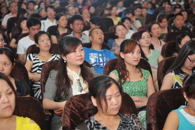 家校合力 共促成长——棠外举办“怎样培养一个优秀的孩子”专家报告会