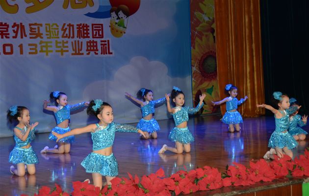 雏鹰展翅 放飞梦想——棠外实验幼稚园2013大班毕业典礼隆重举行