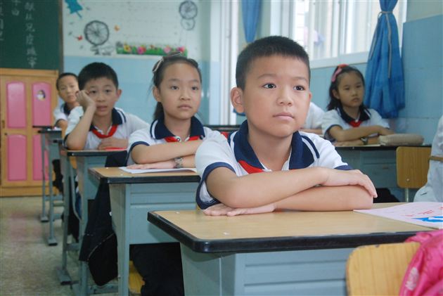 乘着梦想的翅膀——棠外附小组织师生认真收看《开学第一课》