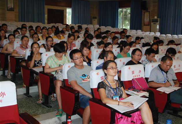 省教科所副主任刘旭莅临棠外开展教育科研讲座